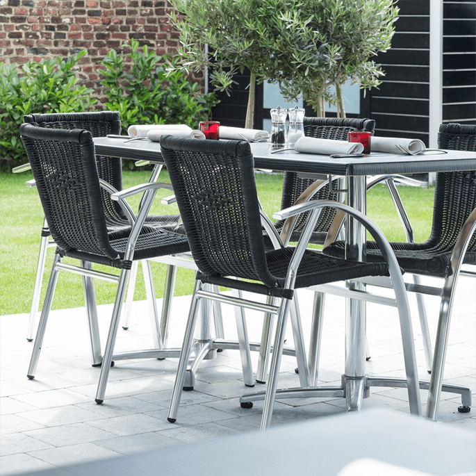 Fauteuil de restaurant empilable d’extérieur en rotin